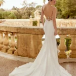 Vestido de novia Leonarda de corte sirena con espalda abierta y bordado floral, Nuestras Novias Palma de Mallorca