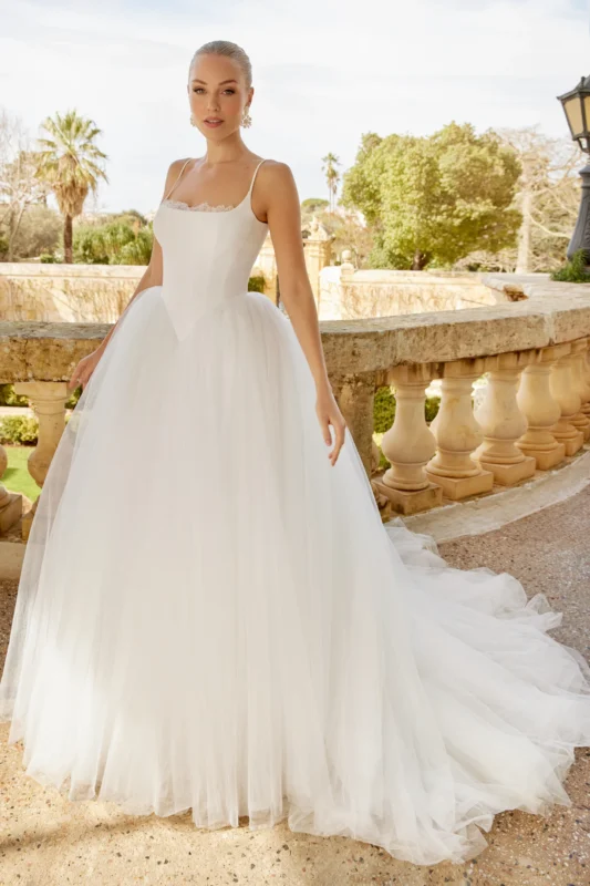 Vestido de novia Karissa con corpiño liso y falda de tul con volumen, Nuestras Novias Palma de Mallorca