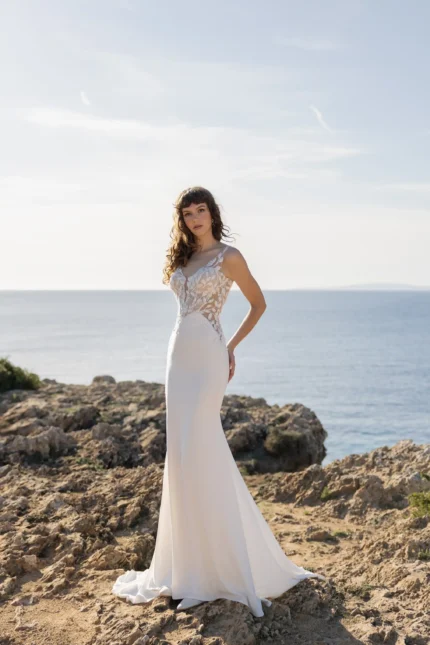 Vestido de novia Leonor de corte sirena con encaje floral y transparencias, Nuestras Novias Palma de Mallorca