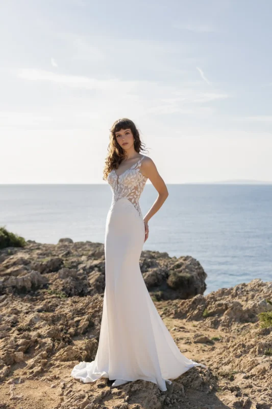 Vestido de novia Leonor de corte sirena con encaje floral y transparencias, Nuestras Novias Palma de Mallorca